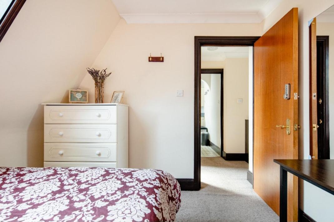 Double Room 2 Mins From Station Belvedere Εξωτερικό φωτογραφία
